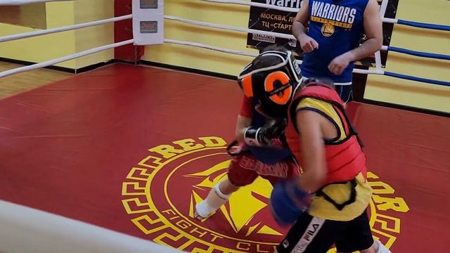 Кикбоксинг дети! Тренировка. Спарринг. Денис 7 лет - Алекс 8 лет.