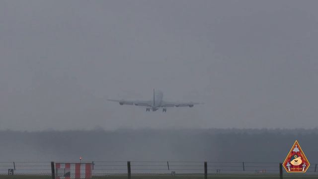BIG IRON KC-135 TAKE OFF IN EMOTIONAL SEA-LIKE RUNWAY CONDITIONS • 100TH ARW RAF MILDENHALL смотреть онлайн