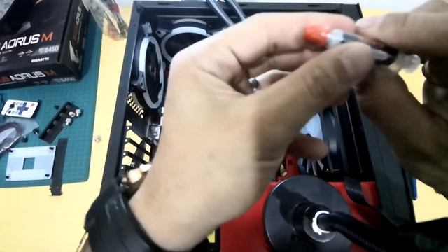 700$ PC Build Time Lapse - Ryzen 3 3200g Aorus B450m Gigabyte RX580 смотреть онлайн