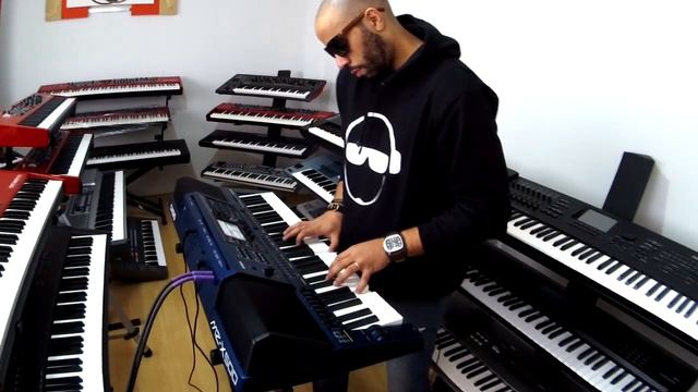 CASIO MZ-X500 , DEMO NA CLASSIC KEYBOARDS , COM PIANISTA ANDY MORAES .. смотреть онлайн