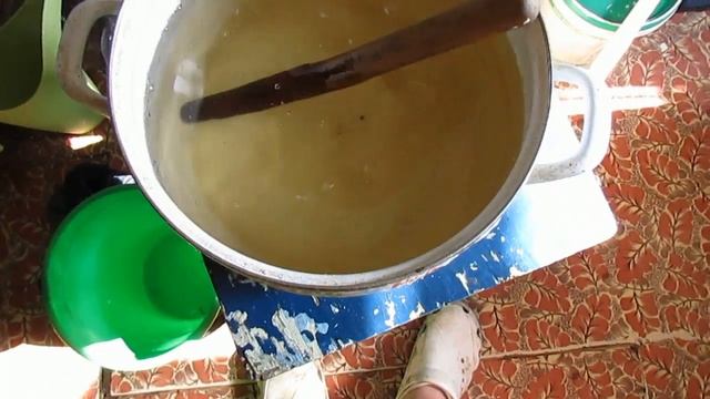 тестирую сахарный песок для приготовления сиропа, для подкормки пчел смотреть онлайн