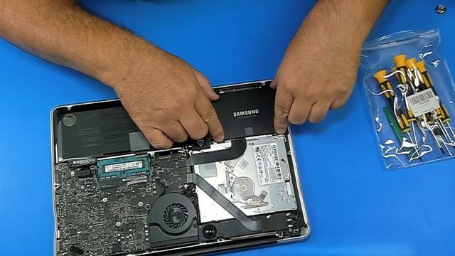 Macbook Pro 2012 A1278 - Memory RAM and HDD Replacement смотреть онлайн