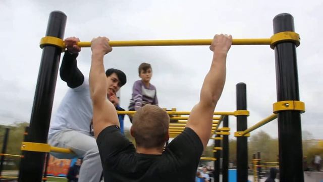 Закрытие летнего сезона Street Workout. Силовое двоеборье. Дейнека Ярослав. Подтягивания +32 кг. смотреть онлайн