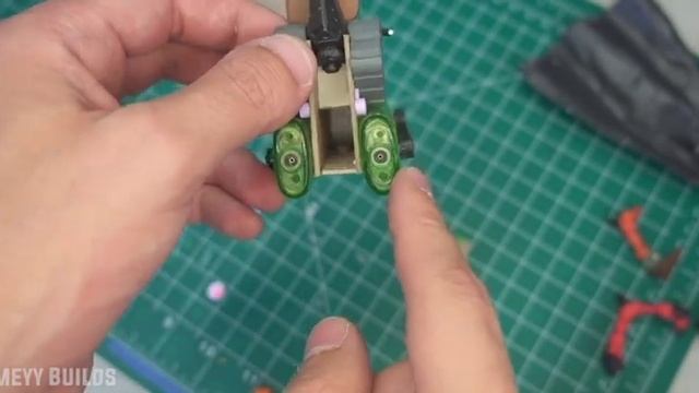 DIY Star Wars Podracer from Household Junk :: Scratch-building a desert speeder with a Rodian pilot смотреть онлайн