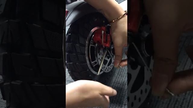 Video Tutorial on Adjusting Brake Cables for Kugoo M4 Pro(Kugoo M4 Pro调节刹车线) смотреть онлайн