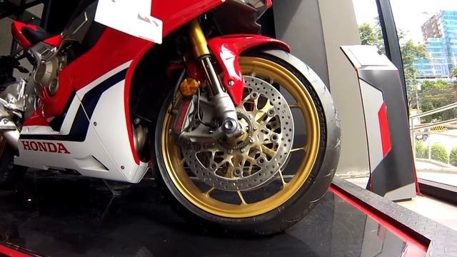 HONDA CBR 1000 Fireblade price and Specs Updated 2022 смотреть онлайн