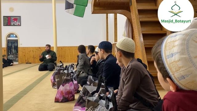 Вручение подарков нашим детям мутаалимам за хорошее обучение. смотреть онлайн