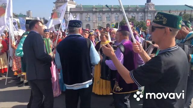 День Республики в Казани - коллективы из регионов РФ на площади перед Кремлем смотреть онлайн