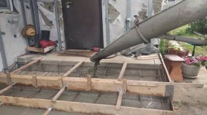 Переделка крыльца своими руками [Сделали новые ступени и неудачно залили бетоном]