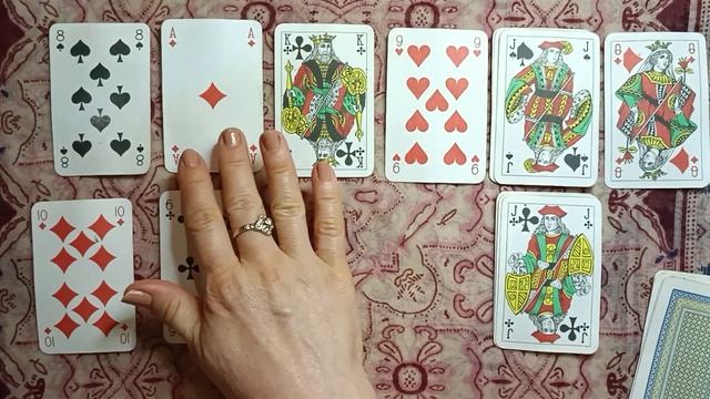 ЧТО ПРОИСХОДИТ МЕЖДУ КРЕСТОВЫМ КОРОЛЁМ И ЧЕРВОВОЙ ДАМОЙ? смотреть онлайн