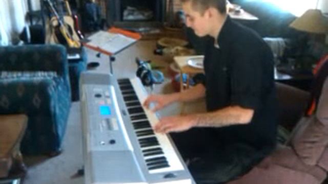 Lances new toy Yamaha DGX220 смотреть онлайн