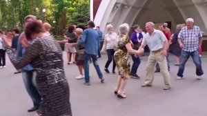 ГОВОРИЛ, ЧТО Я ТВОЯ КОРОЛЕВА! ТАНЦЫ В ПАРКЕ ГОРЬКОГО ХАРЬКОВ