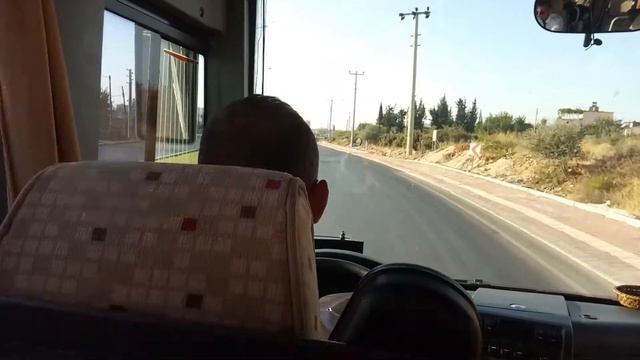 Трансферный гид информирует прямо в автобусе еще до приезда в гостиницу смотреть онлайн