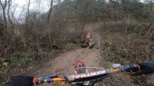Эндуро поохват на KTM 250 SXF (клип) смотреть онлайн
