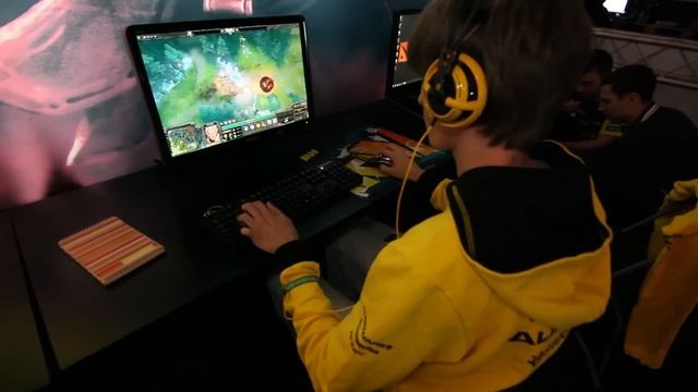 Dendi - Wicked sick Invoker training in WTF mode смотреть онлайн