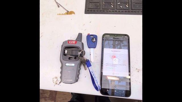 Making a new key to a Peugeot Boxer 2017 using Xhorse mini key tool. смотреть онлайн