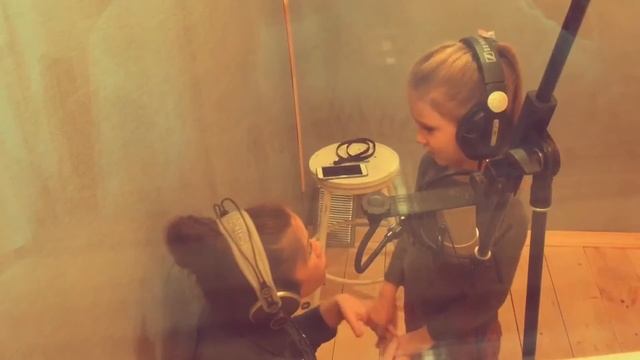 Школа танцев Искра ISKRA TV №9. Часть 1. Запись в студии смотреть онлайн