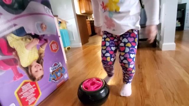 Paw Patrol Sky Helicopter Ride On Toy Unboxing And Review With Zuza смотреть онлайн