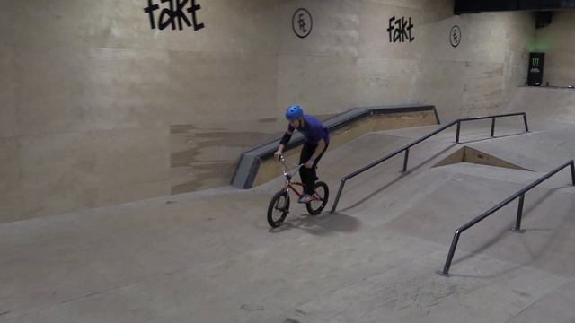 Мосляков Матвей - bmx street - ROAD TO SIMPLE 2020 смотреть онлайн