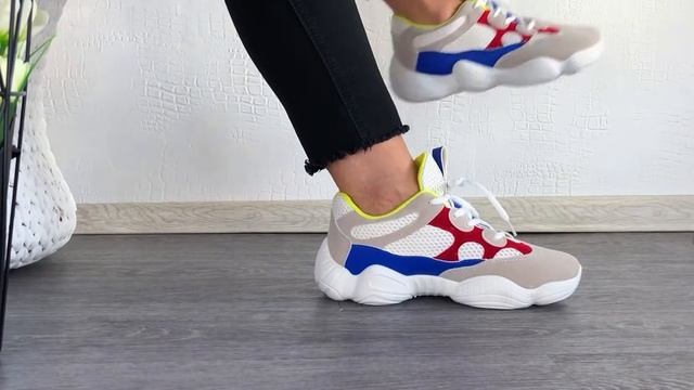 Кроссовки под Yeezy boost на волнистой подошве смотреть онлайн