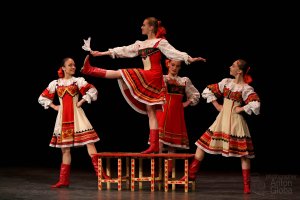 «Табуретки», Ансамбль "Школьные годы". "Stools", Ensemble "School Years". 4К