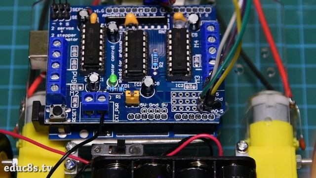 Arduino autonomous Robot Project: A DIY obstacle avoiding robot using an SG90 servo смотреть онлайн