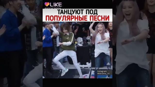 две девушки танцуют под популярные песни смотреть онлайн