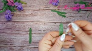 Миниатюрные ирисы из бисера - мастер-класс. Подарок к 8 Марта.