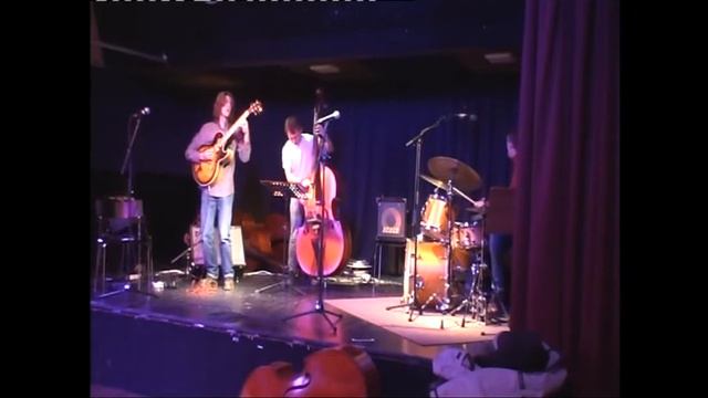Danil Zverkhanovsky Trio - New Waltz (Alabuzhev) смотреть онлайн