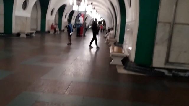 Гуляем по метро Москвы, станция ВДНХ смотреть онлайн