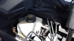 BMW X1 (E84) brake fluid reservoir location