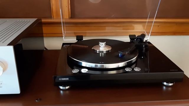 YAMAHA A-S3000 AND MUSICCAST VINYL 500 TURNTABLE AND YAMAHA NS-F901 SPEAKERS смотреть онлайн