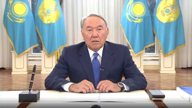 Назарбаев: В Казахстане кто работает, тот не может плохо жить смотреть онлайн