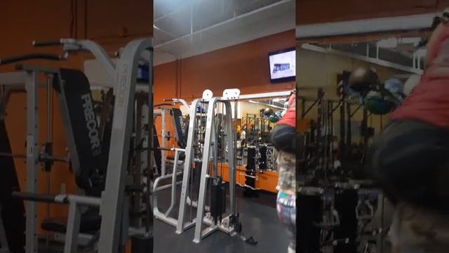 She weighs nothing. Torianna on my shoulders gym series. She's a Greek Superstar. смотреть онлайн