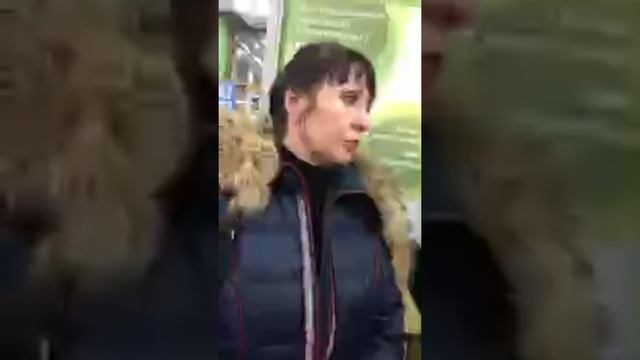 Вооруженный участковый угрожал оружием в магазине за #БойкотСлата #Иркутск смотреть онлайн