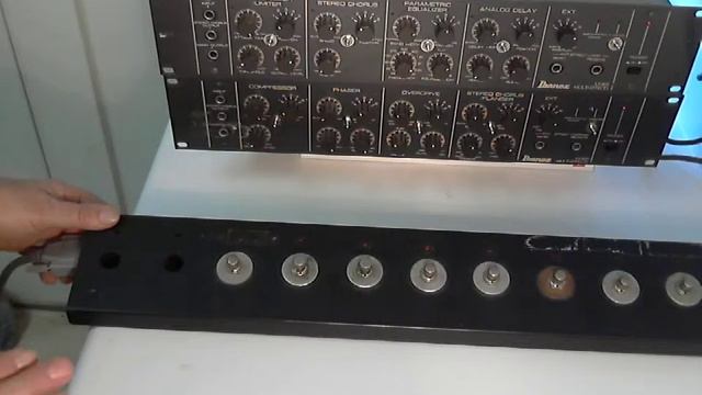 UE400 + UE405 faceplate and footswitch mods смотреть онлайн