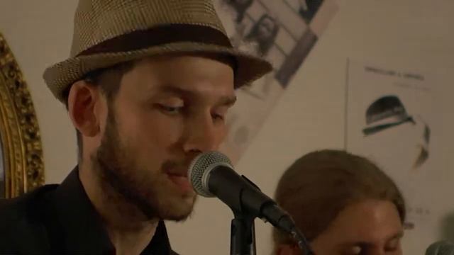 Renny Jackson & The Unmade Road :: Over Land and Sea смотреть онлайн
