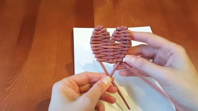 ❤️Сердечко своими руками | Плетение из газет | Подарок на 8 марта! смотреть онлайн