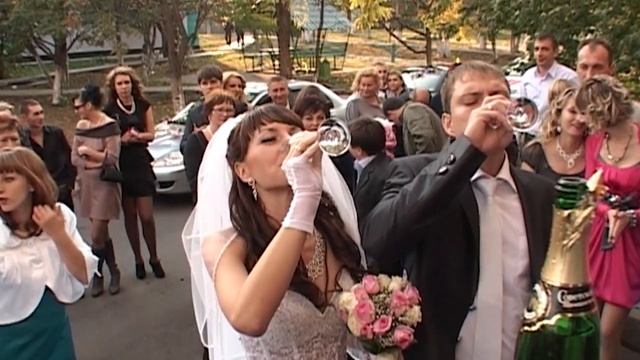 Свадебный обычай, встреча молодых хлебом солью смотреть онлайн