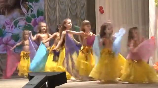 "Восточный танец" исполняет СТ"МОД" младшая группа - руководитель Алёна Малыхина смотреть онлайн