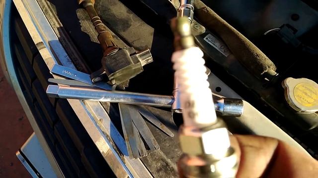 Замена свечей зажигания на Ниссан Альмера Классик смотреть онлайн