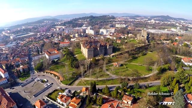 Guimarães Castle - Ducal Palace aerial view смотреть онлайн