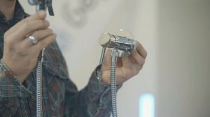 Обратный клапан на лейке душа. Почему важно его устанавливать?