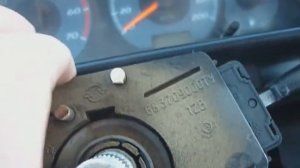 "Ода"Иж-2126 снятие рулевого колеса,замена соединителя подрулевых переключателей.