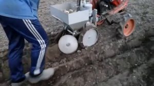 Картофелесажалка и 1 доработка (разблокираторы колес)