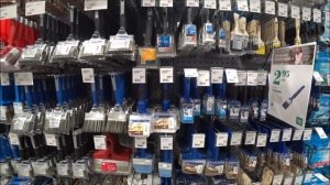 В какой цвет красим дом.  Погнали за краской. Влог