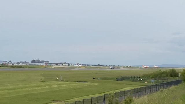 Mitsubishi Challenger 850 Vistajet takeoff from Manchester Airport смотреть онлайн