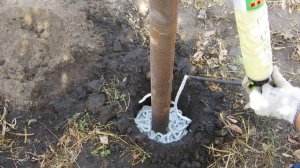 ЗАМЕНИТЕЛЬ заменителя бетона! Пена для установки столбов. Сработает?