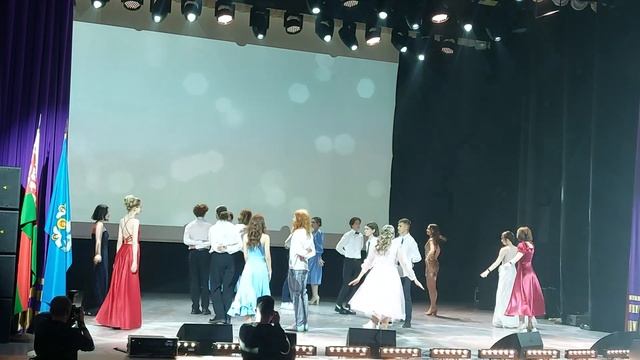 танец выпускников 2023. Лицей 2 г.Минск (пятница) смотреть онлайн