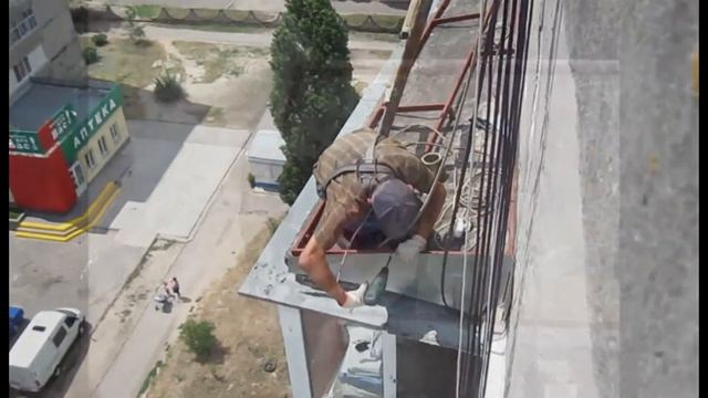 Устранение затеканий балконного козырька. Монтаж крыши на балконе г. Николаев смотреть онлайн
